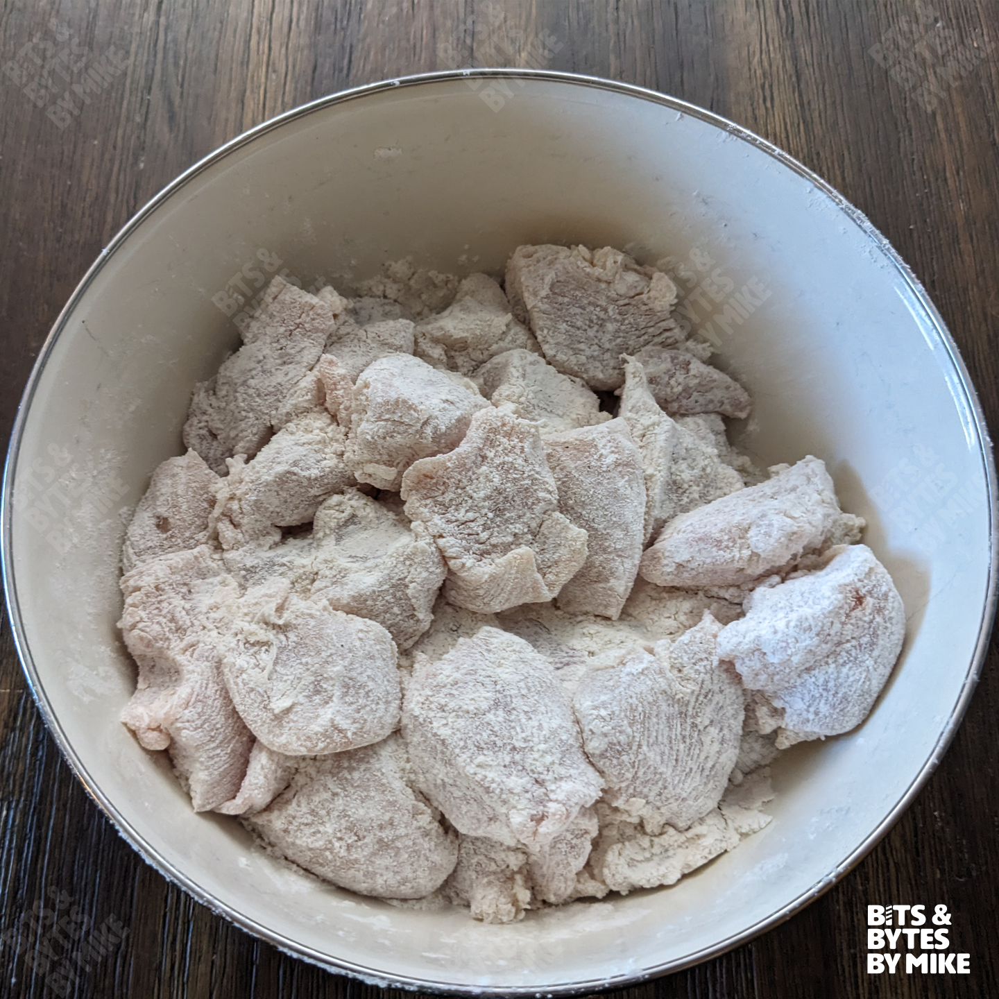 Boneless chicken wings coated in flour